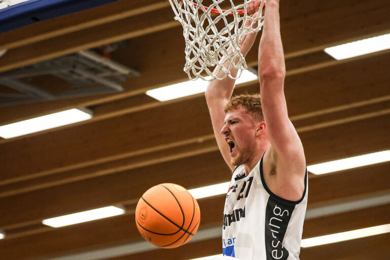 Kangaroos gewinnen dramatisches Spitzenspiel in Fellbach